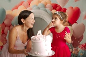 mamma e figlia che giocano per compleanno 4 anni